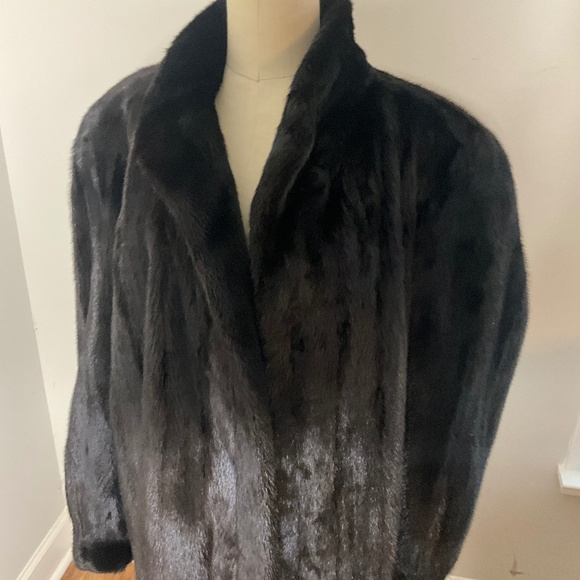Gorgeous Mink Coat - Picture 1 of 7